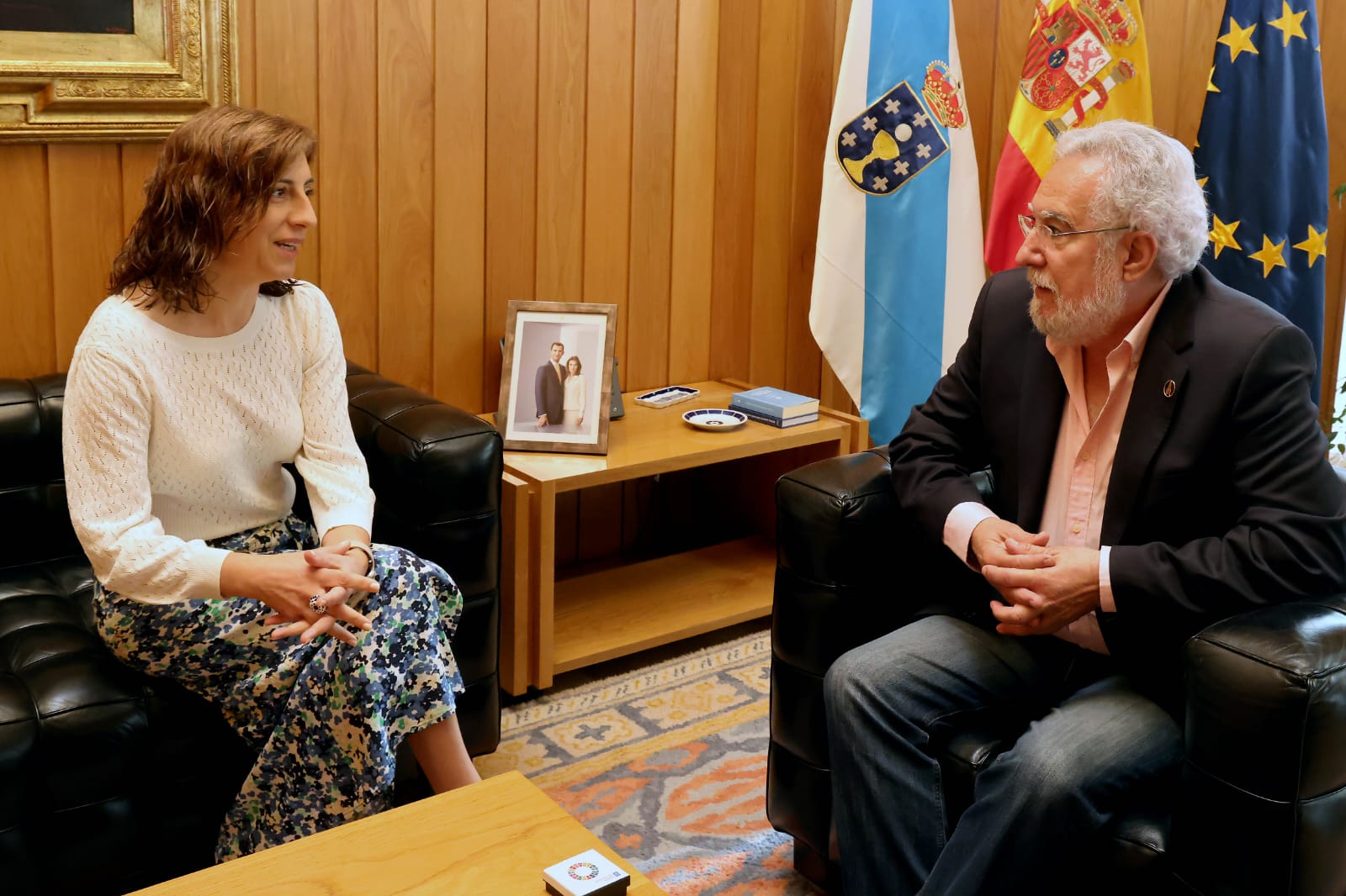 Foto da noticia:A conselleira de Medio Ambiente da Xunta entrega ao Parlamento o Informe de seguimento dos obxectivos da Axenda 2030